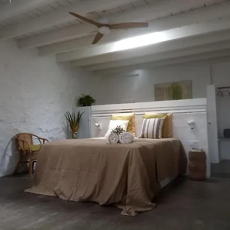 Casa Kira Sur, Macher * Tías
